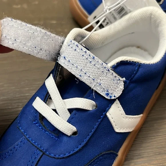 NWT! Blue Kids Shoes with White Accents - Picture 6 of 7